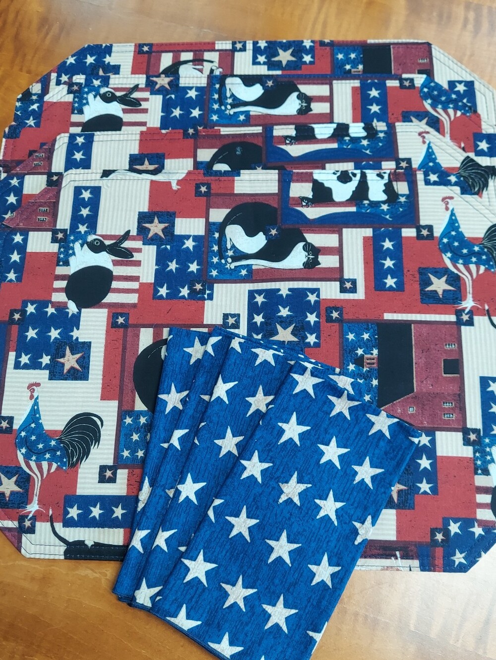 Set of 4 Patriotic Placements/Napkins